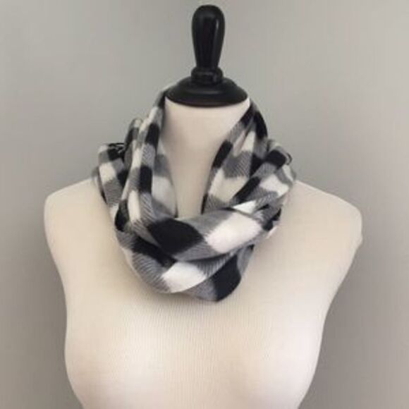 NEW!! Super Soft Buffalo Check Scarf - Picture 4 of 4